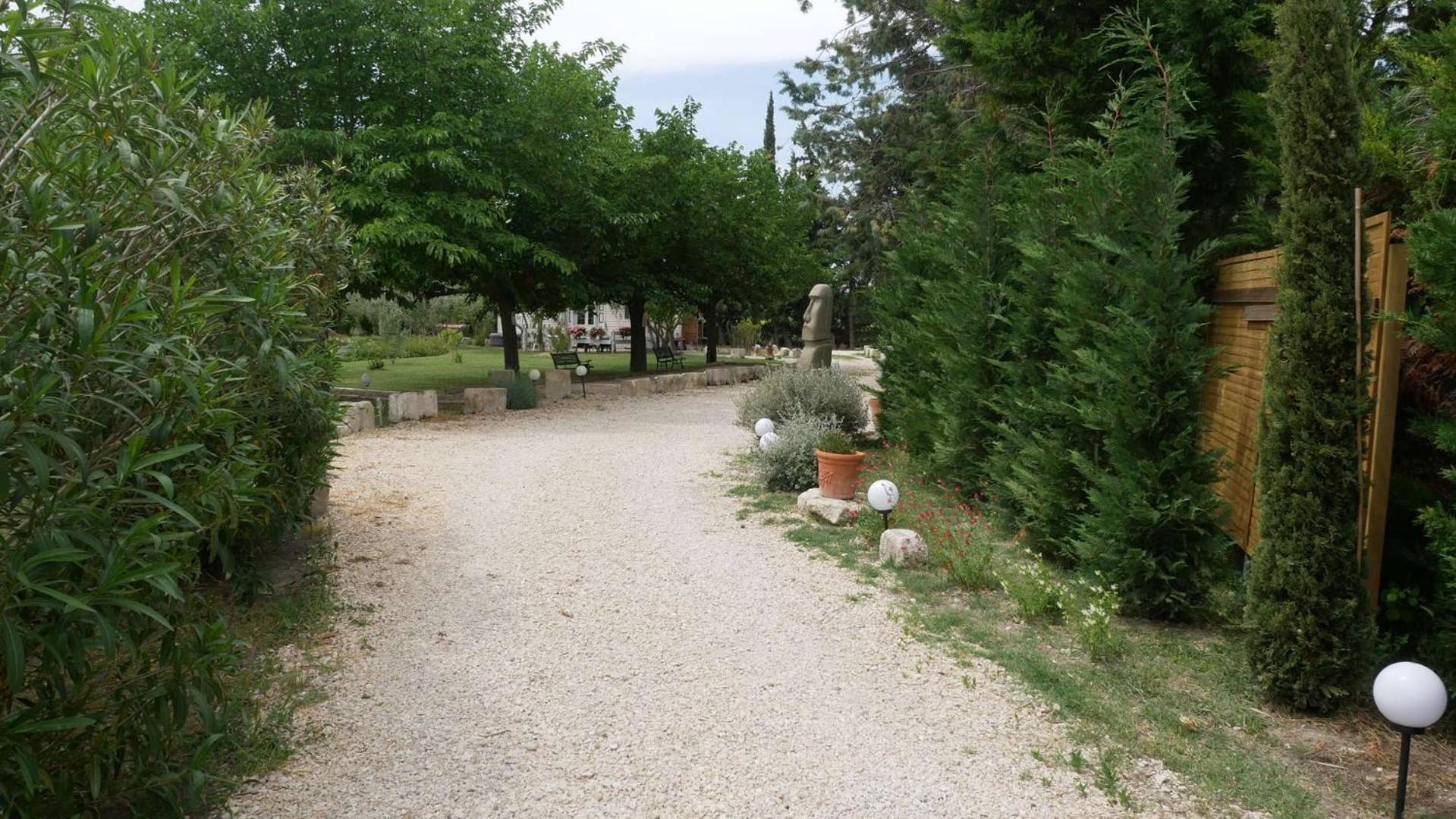 Mas Maurane - L'Olivier Avec Spa Prive Aux Portes D'Arles Tarascon Εξωτερικό φωτογραφία